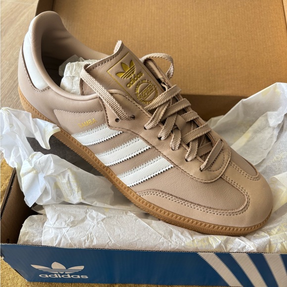 adidas Shoes - adidas Samba Sneaker in Beige, White and Gum